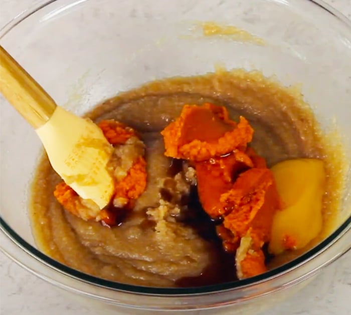 Use Pumpkin Puree To Make Pumpkin Chocolate Chip Cookies - Easy and Simple - Sugar Spun Run Recipes