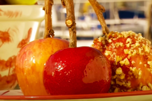 Paula Deen's Caramel And Candied Apple Recipe - Fall Apple Treats