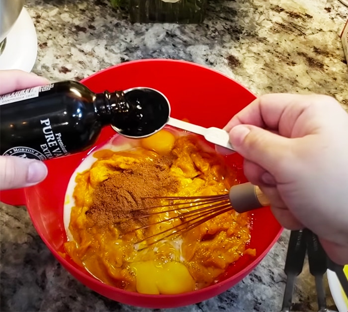 How To Make Pumpkin Dump Cake Recipe - Pumpkin Dessert Ideas