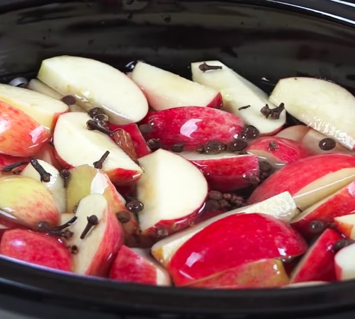 Add Fresh Apples And Spices To Slower Cooker To Make Spiced Cider - Instant Pot Recipes