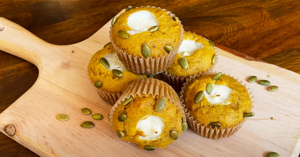 Starbucks Pumpkin Cream Cheese Muffin Copycat Recipe | DIY Joy Projects and Crafts Ideas