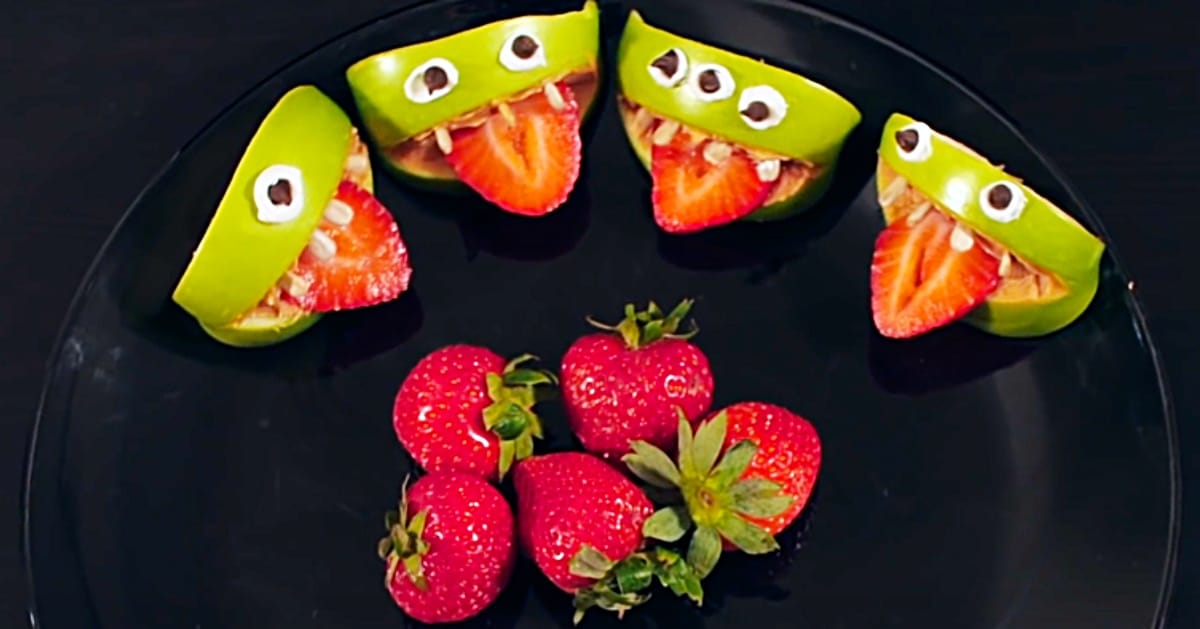 Apple Monster Halloween Snacks Recipe | DIY Joy Projects and Crafts Ideas