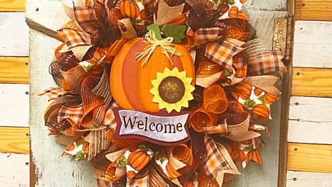 How To Make A Fall Burlap Wreath | DIY Joy Projects and Crafts Ideas