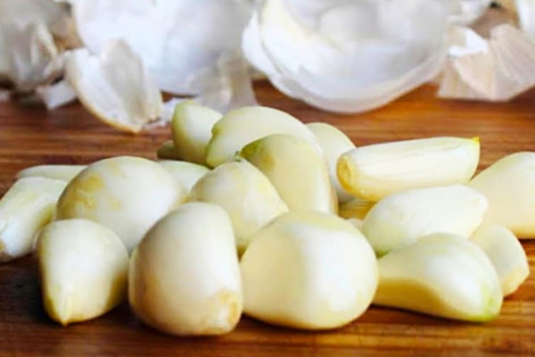 Quick Garlic Peeling Trick - How To Peel Garlic - Use Metal Bowls To Peel Garlic