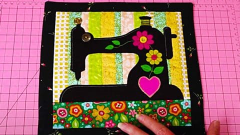 How To Make A Sewing Machine Mini Quilt With Free Pattern | DIY Joy Projects and Crafts Ideas