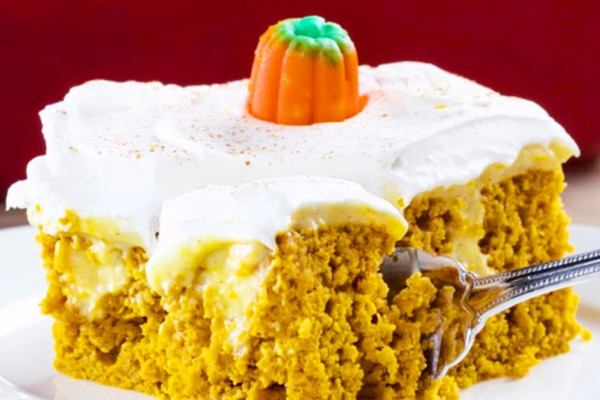 Pumpkin Spice Poke Cake Recipe - Fall Recipe Ideas - Pudding Cake Recipe