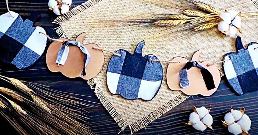 How To Make A Pumpkin Buffalo Check Bunting Banner - Fall Decor Ideas - Holiday Decor