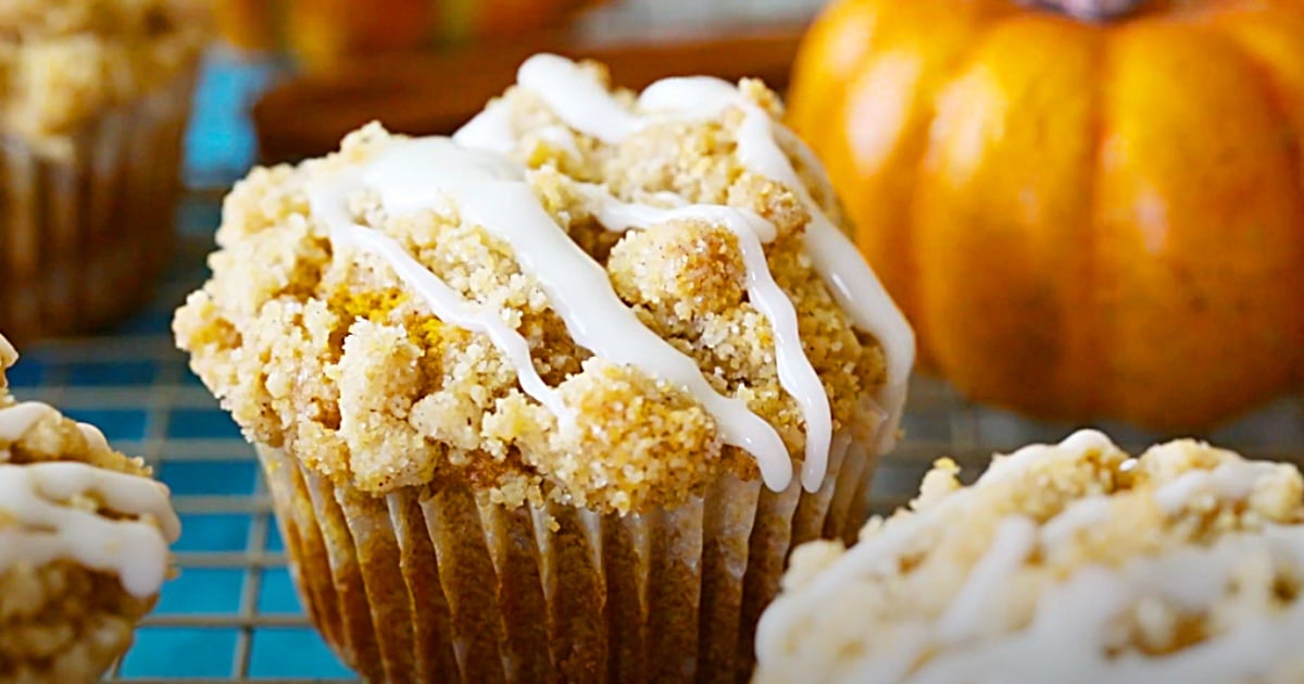 Glazed Streusel-Topped Pumpkin Muffins Recipe | DIY Joy Projects and Crafts Ideas