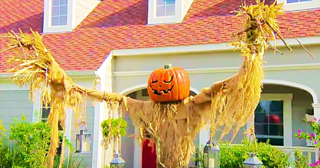 How To Make A Pumpkin Scarecrow - Halloween Decor - Outdoor Halloween Prop
