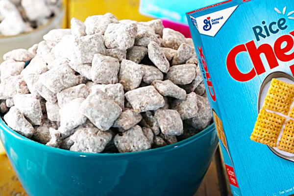 How To Make Puppy Chow - Rice Chex Snack Idea - Holiday Candy