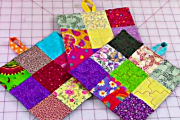 How To Make A Potholder in 10 Minutes - DIY Scrappy Potholder - Easy Sewing DIYs