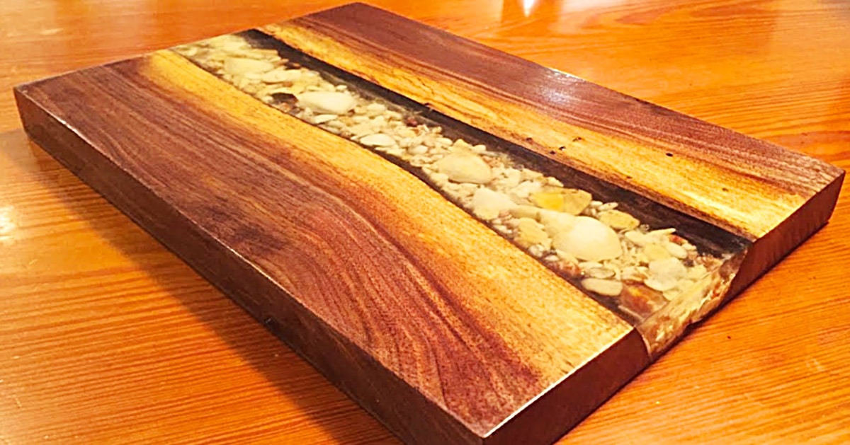 How To Make An Epoxy River Serving Board | DIY Joy Projects and Crafts Ideas