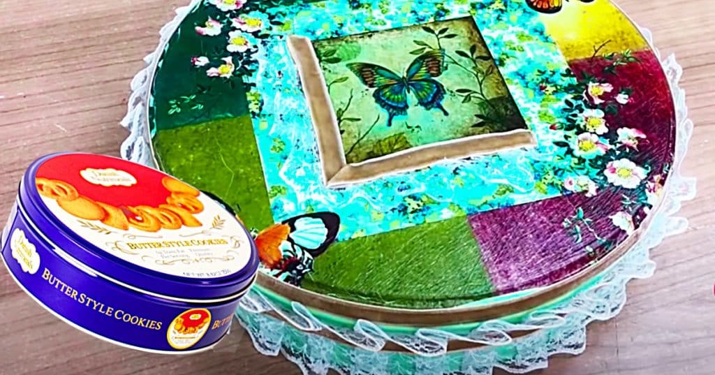 Turn A Cookie Tin Into A Sewing Box - DIY Christmas Gift - DIY Sewing Box