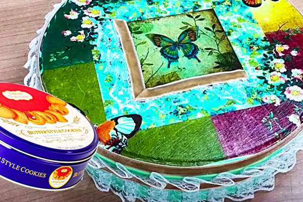 Turn A Cookie Tin Into A Sewing Box - DIY Christmas Gift - DIY Sewing Box