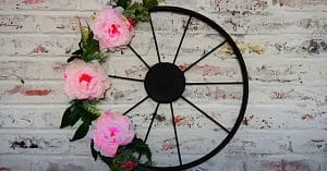 How To Make A Wagon Wheel Wreath
