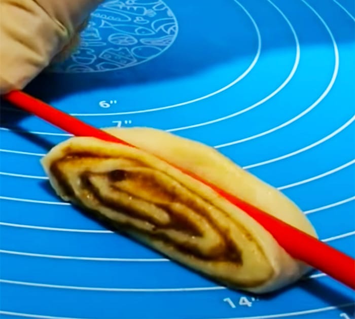 Press each piece in the middle To Make Bread - Cinnamon Roll Recipes