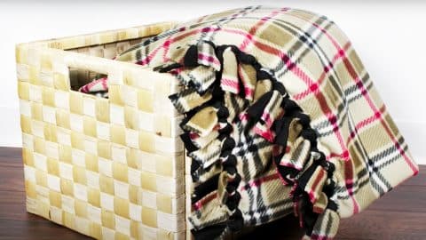 DIY No Sew Fleece Blanket | DIY Joy Projects and Crafts Ideas