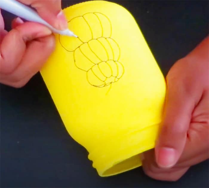 Use Paint Pen To Make Fall Mason Jars - DIY Glass Jar Decor