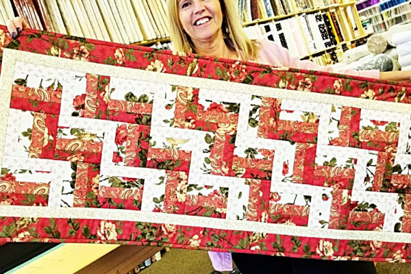 How To Make A Mini Rails Quilted Table Runner - Easy Table Runner - Donna Jordan Table Runner Design
