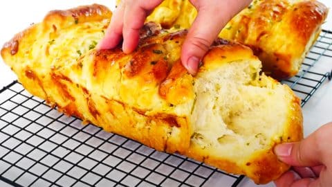 Garlic Scallion Pull Apart Bread Recipe | DIY Joy Projects and Crafts Ideas