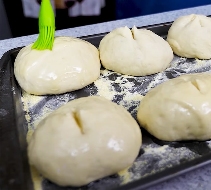 How To Make Garlic Dinner Rolls - Easy And Simple Rolls