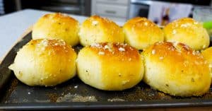 Homemade Garlic Dinner Rolls Recipe