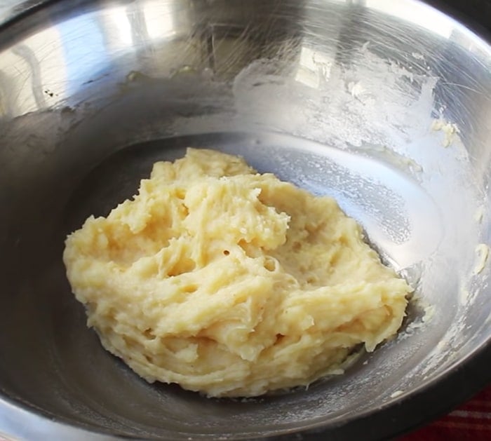 Use Mashed Potatoes To Make Potato Puffs - Deep Fry Mashed Potatoes