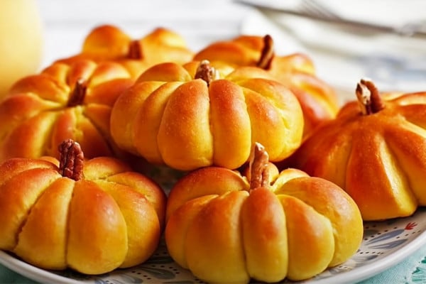 How To Make Pumpkin Dinner Rolls - Pumpkin Recipes - Dinner Rolls Recipe
