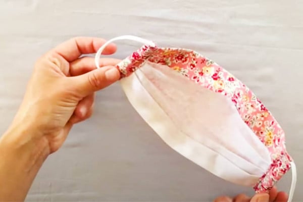How to Make A Pleated Face Mask - DIY Sewing - DIY Face Mask