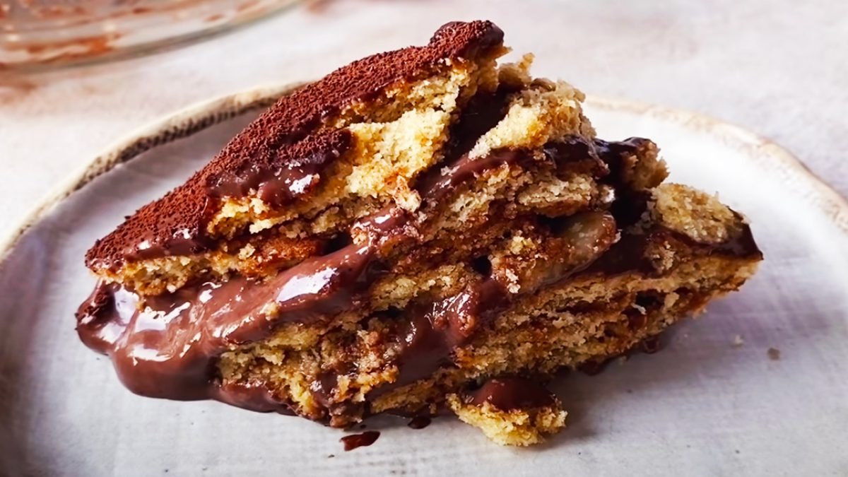 https://diyjoy.com/wp-content/uploads/2020/10/No-Bake-Chocolate-Biscuit-Pudding-Recipe-1200x675.jpg