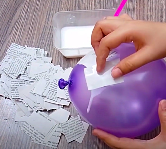 Make A Paper Mache Vase With A Balloon - DIY Cheap Decor Ideas - DIY Vase