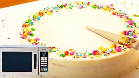 5-Minute Birthday Cake Recipe | DIY Joy Projects and Crafts Ideas