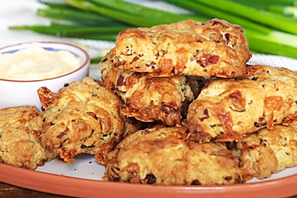 How To Make Cheesy Bacon Biscuits - Easy biscuit Recipe - Homemade bacon Biscuits