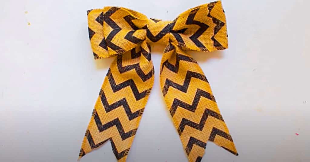 How To Make A Burlap Bow In Minutes - Bow Making - Gift Ideas