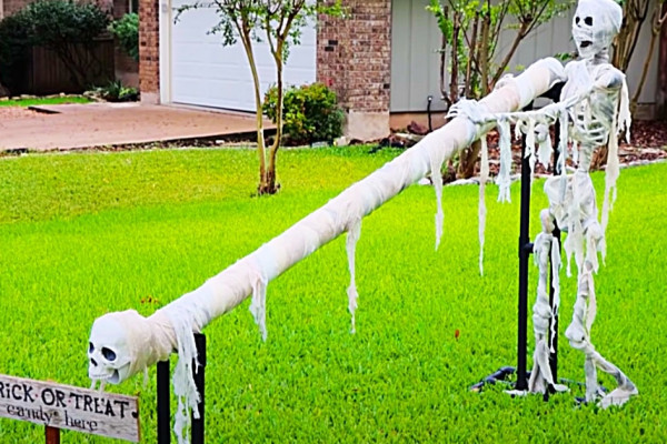 DIY Socially Distance Candy Dispenser - DIY Halloween Idea - Candy Dispenser