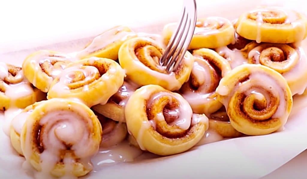 Five Minute Cinnamon Rolls - How To Make Cinnamon Rolls - Homemade Bread Ideas