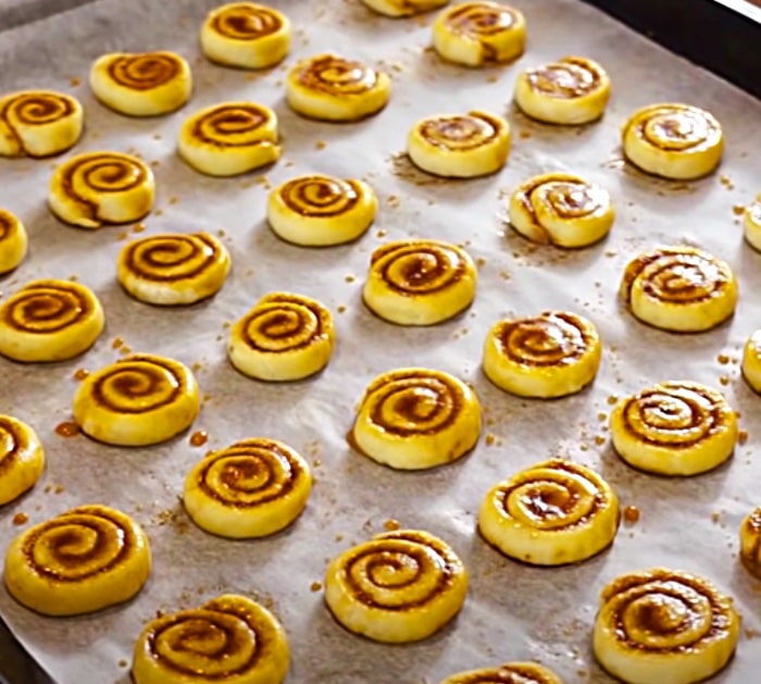 How To Make Mini Cinnamon Rolls - Easy Roll Recipe - Snack Ideas