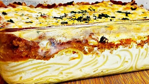 Creamy Cheesy Spaghetti Bake Recipe | DIY Joy Projects and Crafts Ideas