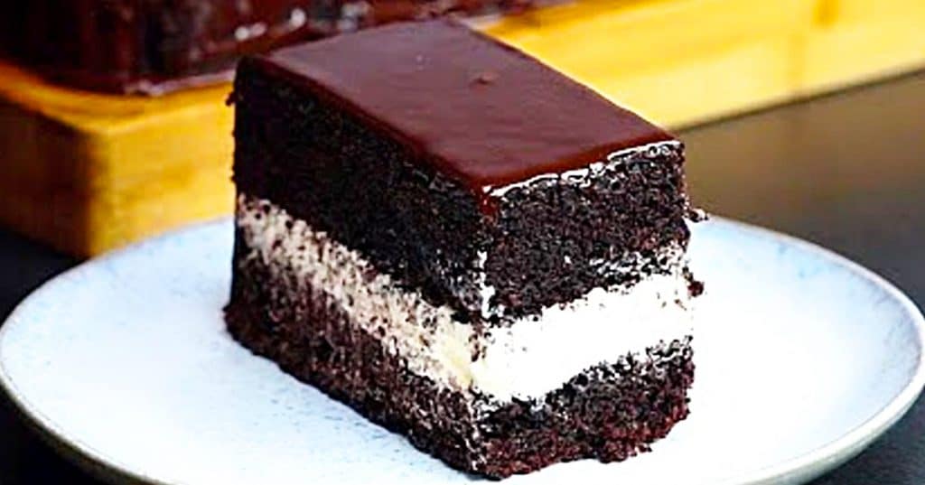 Hostess Ding Dong Cake - Copycat Ding Dong Cake - Easy dessert Ideas
