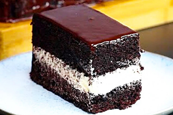 Hostess Ding Dong Cake - Copycat Ding Dong Cake - Easy dessert Ideas