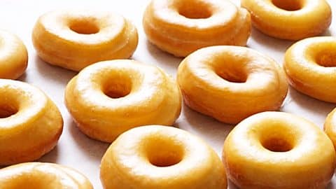 Copycat Krispy Kreme Glazed Donut Recipe | DIY Joy Projects and Crafts Ideas