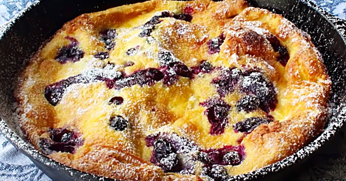 Blueberry Dutch Baby Recipe | DIY Joy Projects and Crafts Ideas