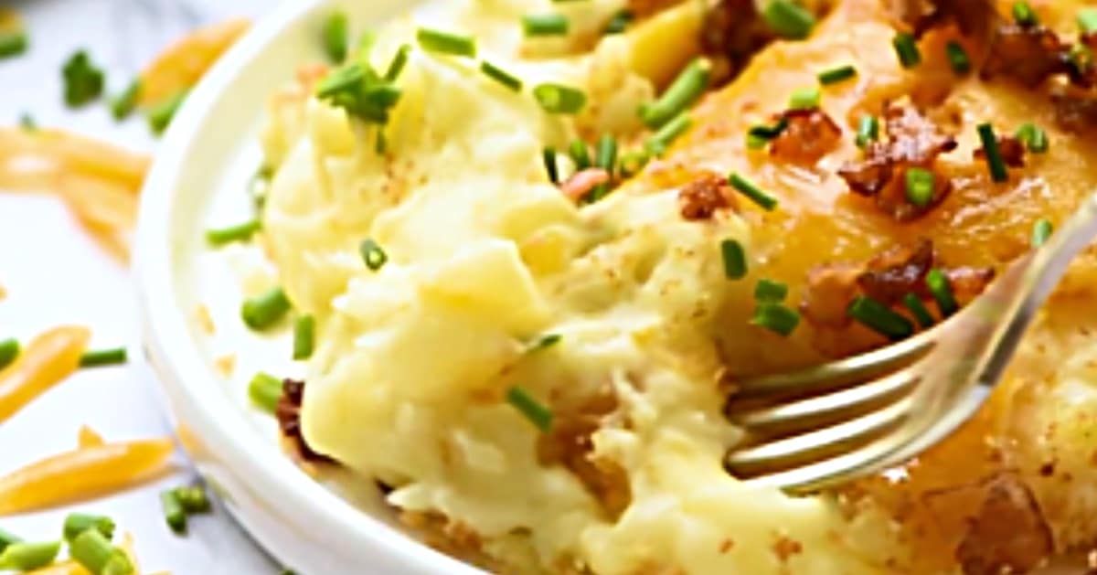 Garlic Cheddar Mashed Potato Bake Recipe | DIY Joy Projects and Crafts Ideas