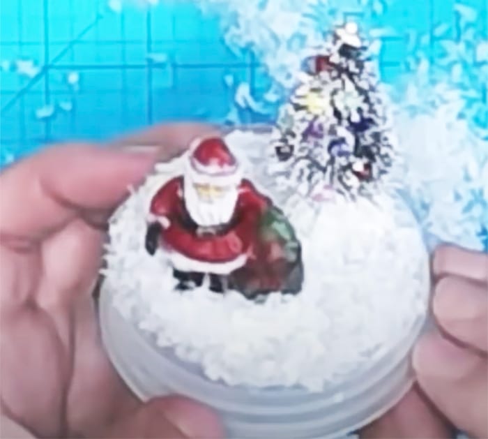 How To Make Christmas Snow Globes - DIY Christmas Gift Ideas - DIY Christmas Decor