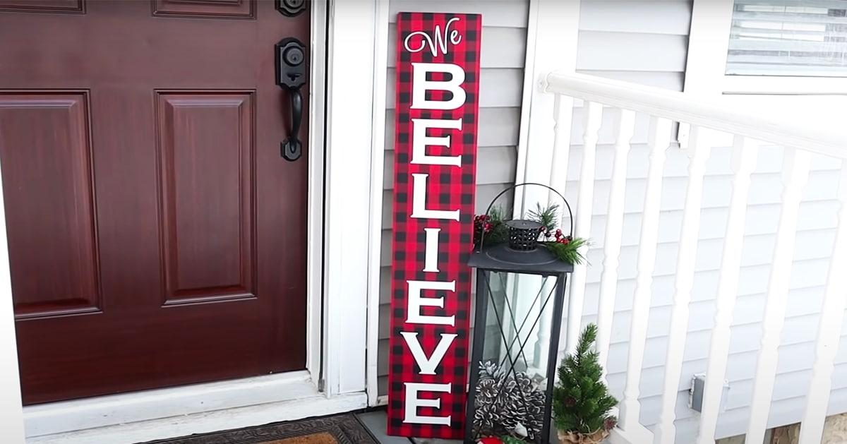 DIY Buffalo Check Christmas Sign | DIY Joy Projects and Crafts Ideas