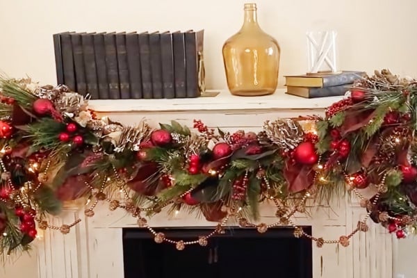 DIY Christmas Fireplace Mantel Garland - DIY Christmas Fireplace - DIY Christmas Decor