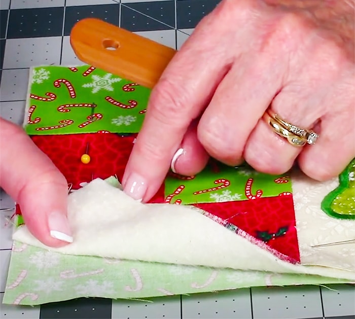 How To Make Christmas Mug Rug - DIY Snack Mats - how To make a Snack Mat