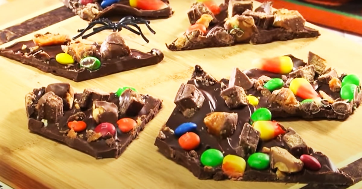 Halloween Candy Bark Recipe | DIY Joy Projects and Crafts Ideas