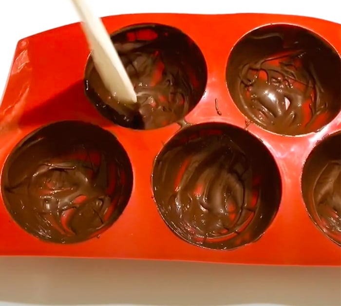 Use Chocolate to make Chocolate Bombs - Peppermint Mocha Chocolate Bombs