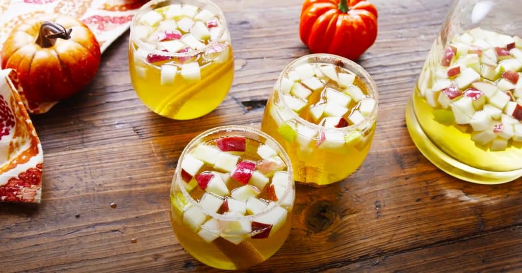 How To Make Pumpkin Pie Sangria - Pumpkin Pie Recipes - Alcohol Recipes - Fall Drink Recipes